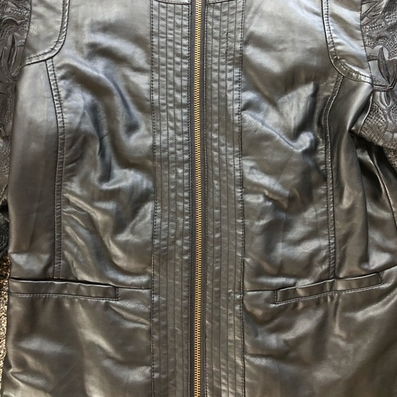 Leather jacket - Picture 4 of 9